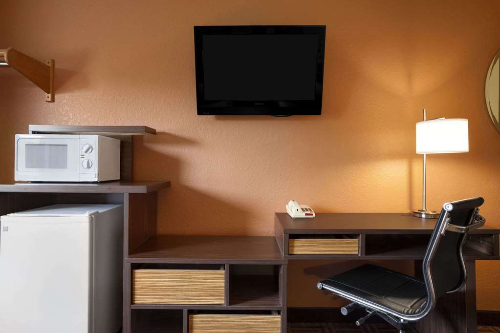 Super 8 by Wyndham Fairview Heights St. Louis - photo 10