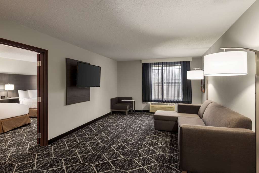 La Quinta Inn & Suites by Wyndham Lake George - photo 30