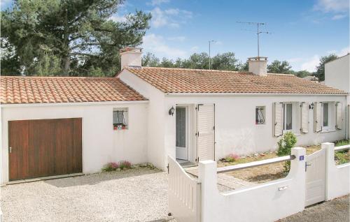 Awesome Home In La Faute Sur Mer — 4-Star Luxury Hotel in None, France