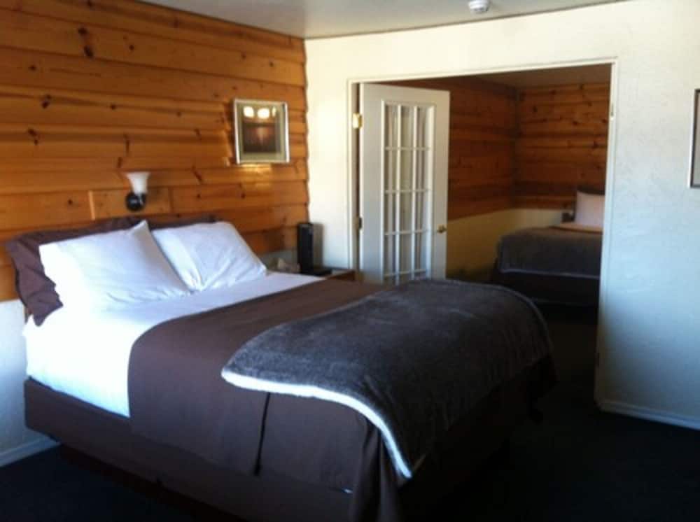 Captain's Choice Motel - photo 12