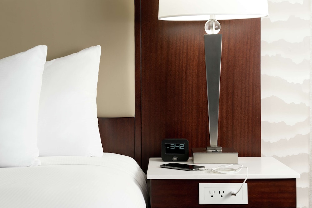 DoubleTree Suites by Hilton Phoenix - photo 10