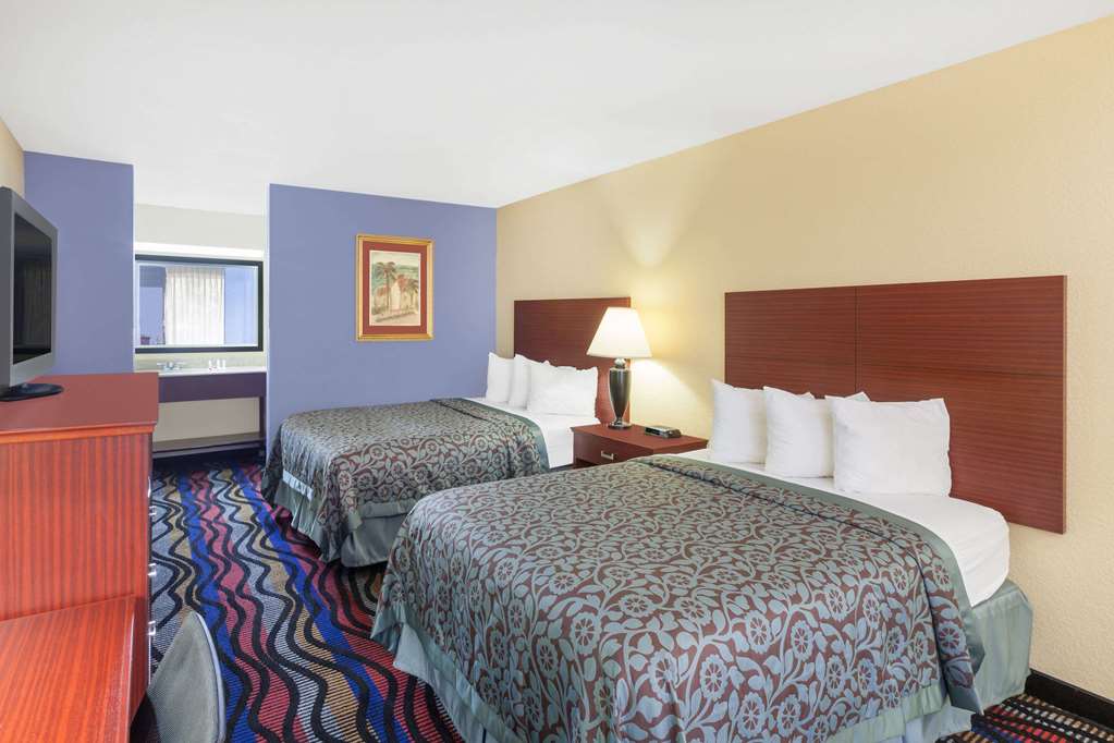 Days Inn by Wyndham Uvalde - photo 11