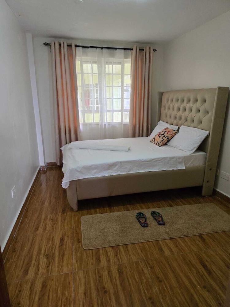 Lux Suites Astrol Apartments Garden City