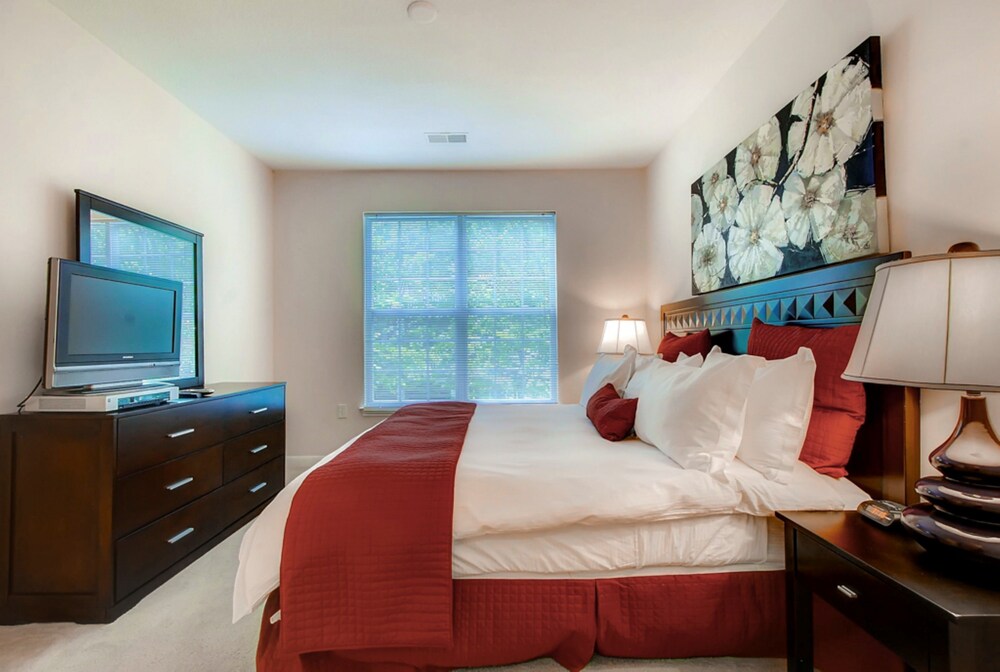 Global Luxury Suites at the Junction - photo 5