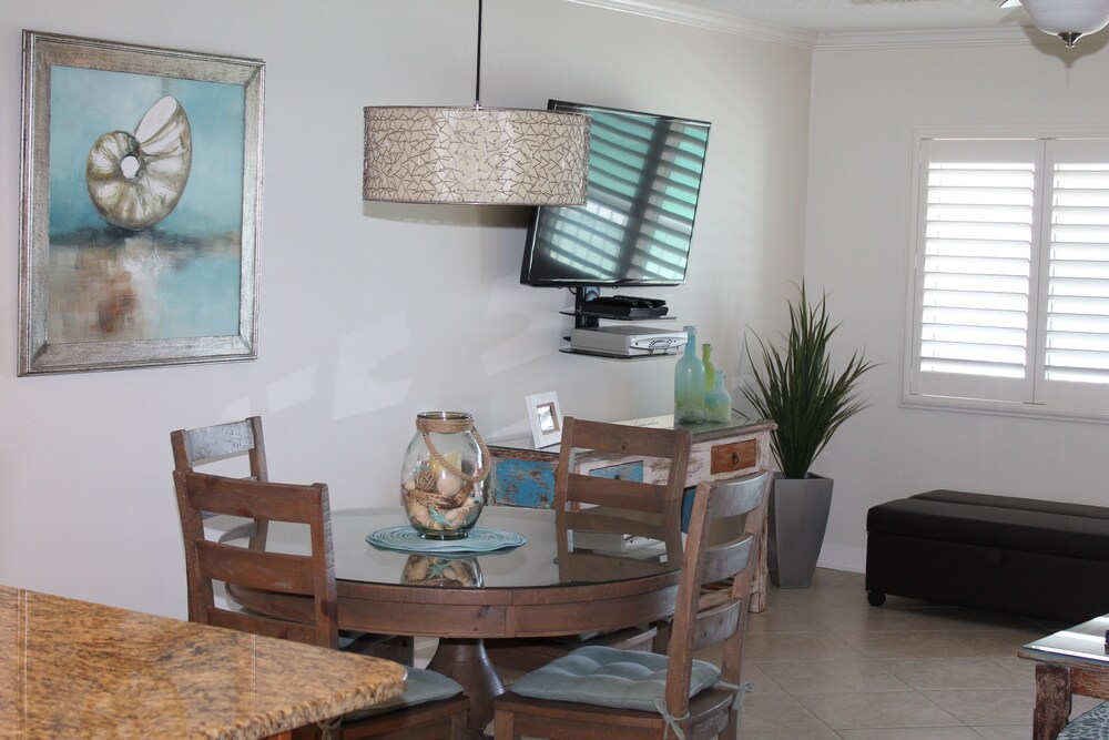 Holiday Surf and Racquet Club - photo 11