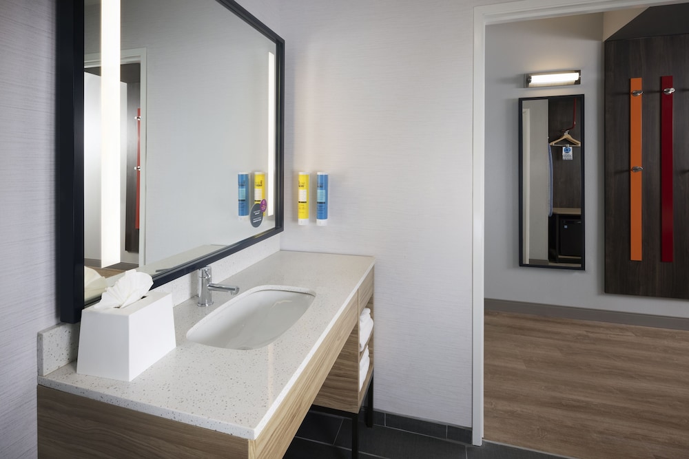 Tru by Hilton Asheville Blue Ridge Parkway - photo 33