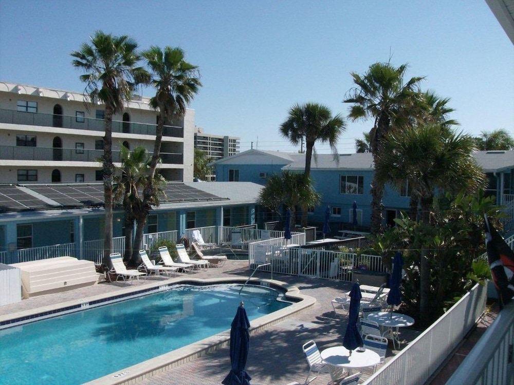 Nautical Watch by Liberté — hotel in Belleair Beach