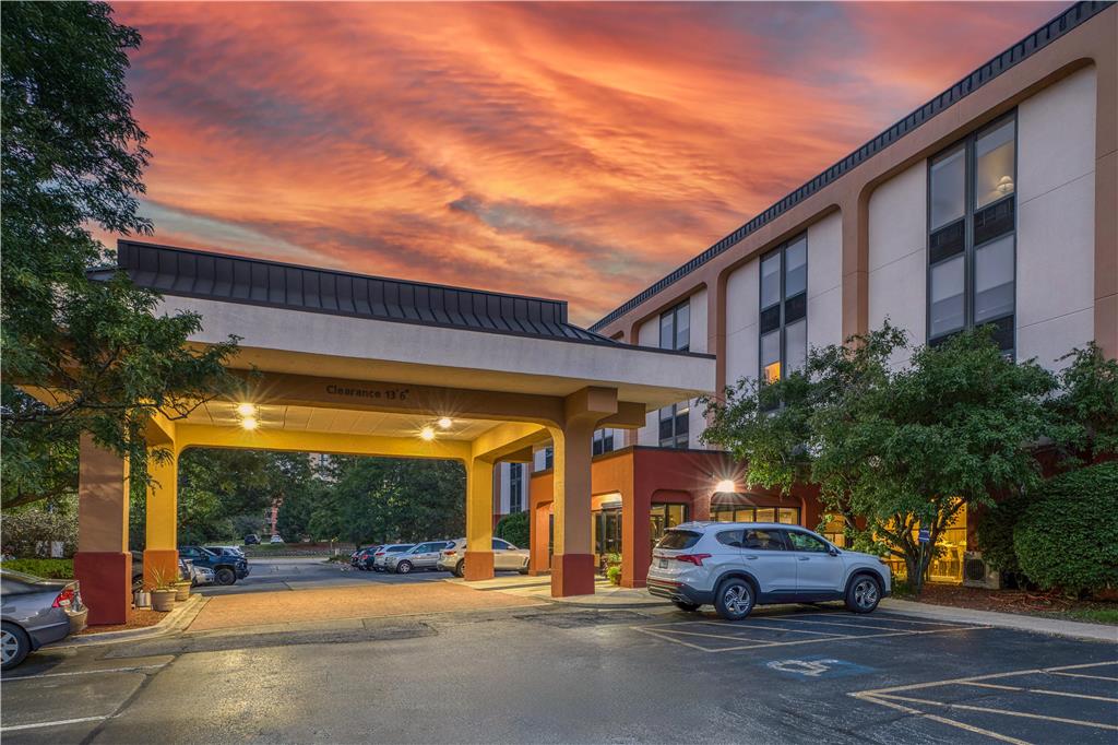 SureStay Plus Hotel by Best Western Chicago Lombard — hotel in Lombard