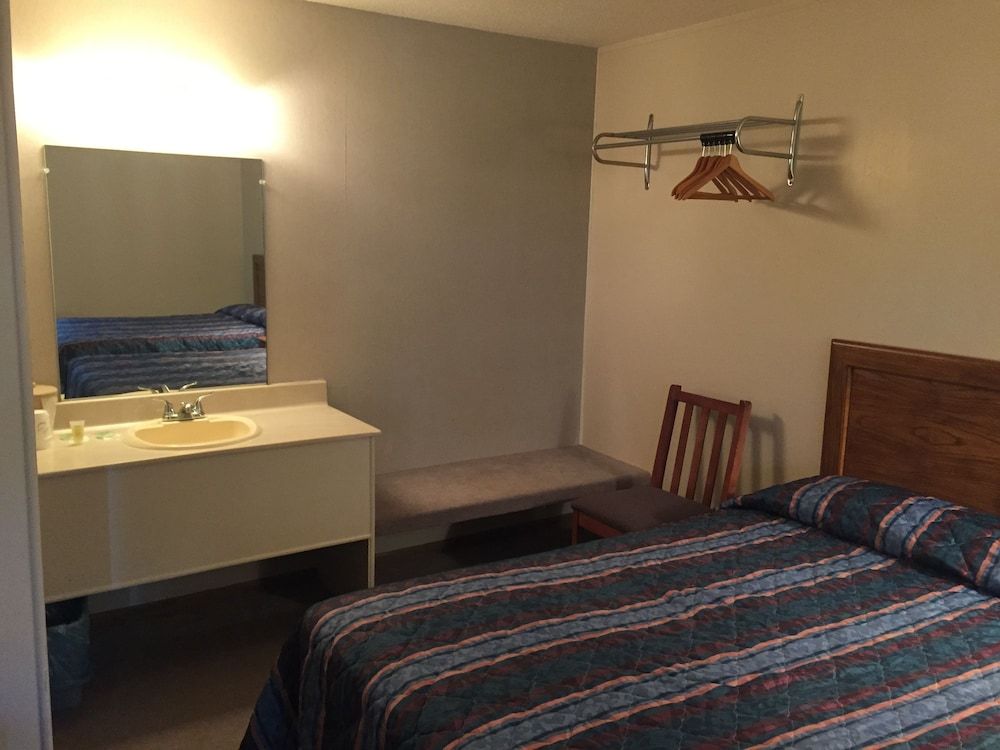 Dutch Mill Inn - photo 6