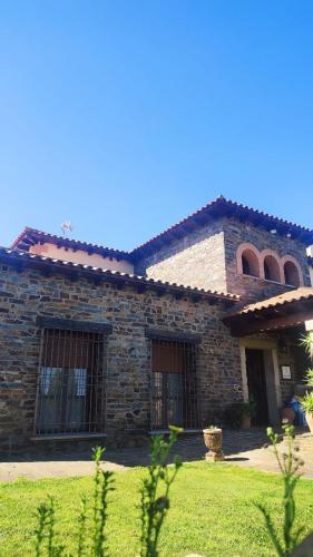 Casa Rural Suerte de Los Mozos — 4-Star Luxury Hotel in Caceres, Spain