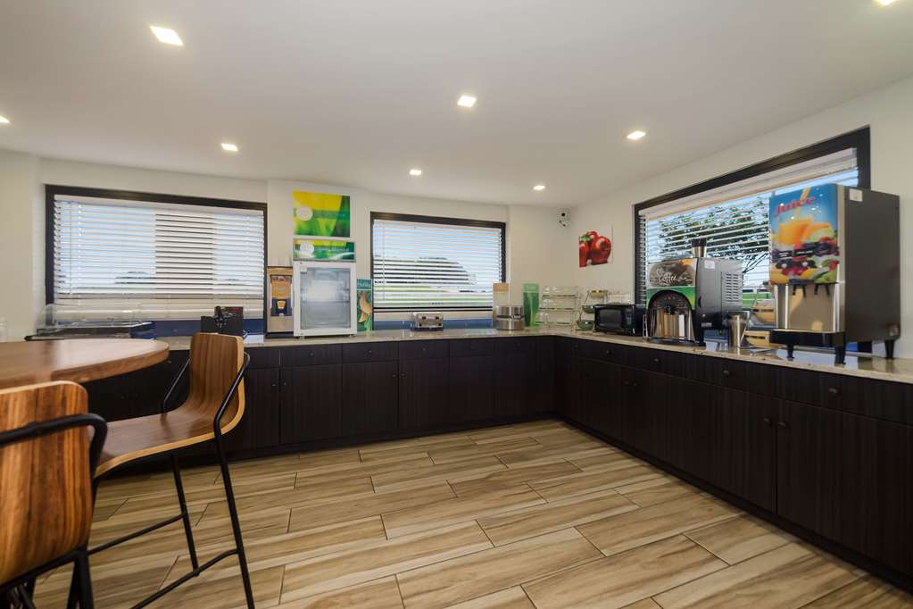 Quality Inn Coliseum - photo 28