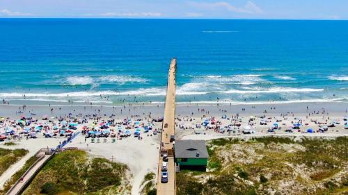 ON ISLAND Ocean View Beachy Studio in Campy 1970s Converted Motel — hotel in Sunset Beach