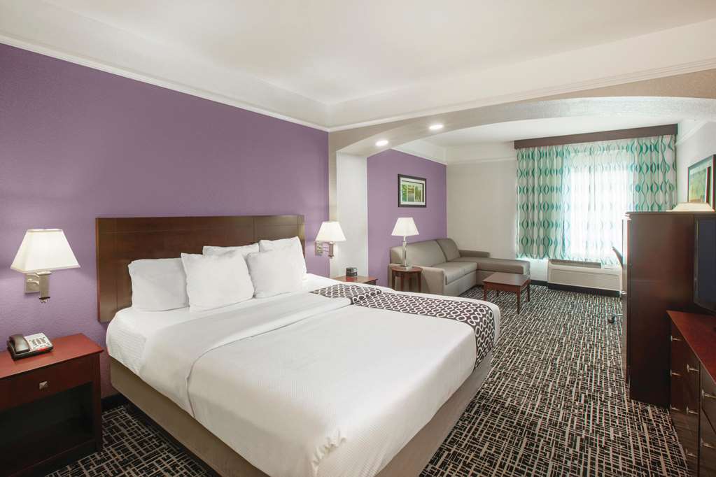 La Quinta Inn & Suites by Wyndham Mansfield TX - photo 20