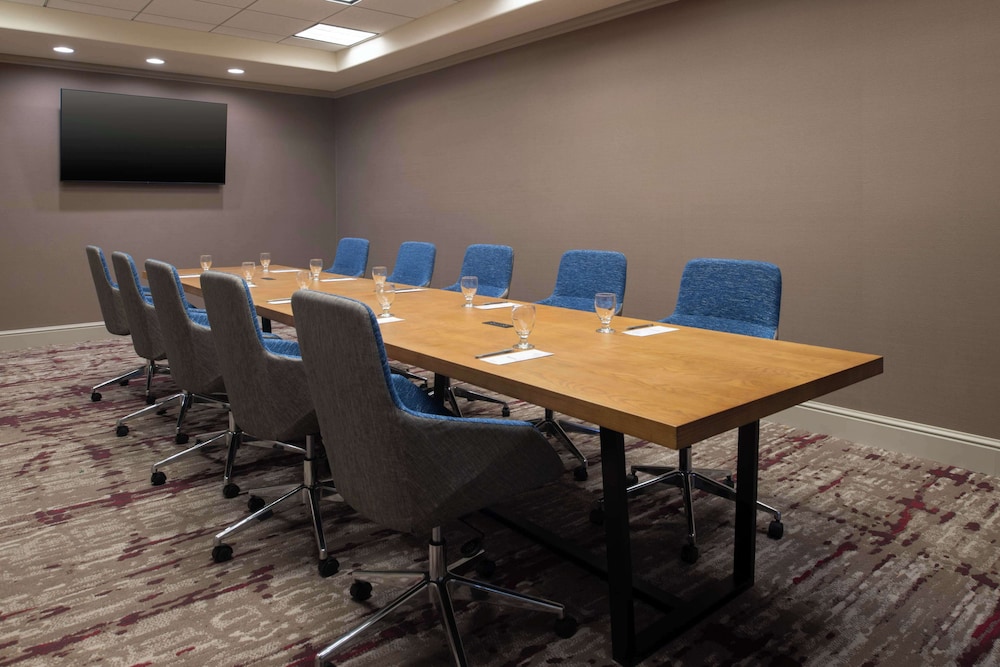 Hilton Garden Inn Fontana - photo 39