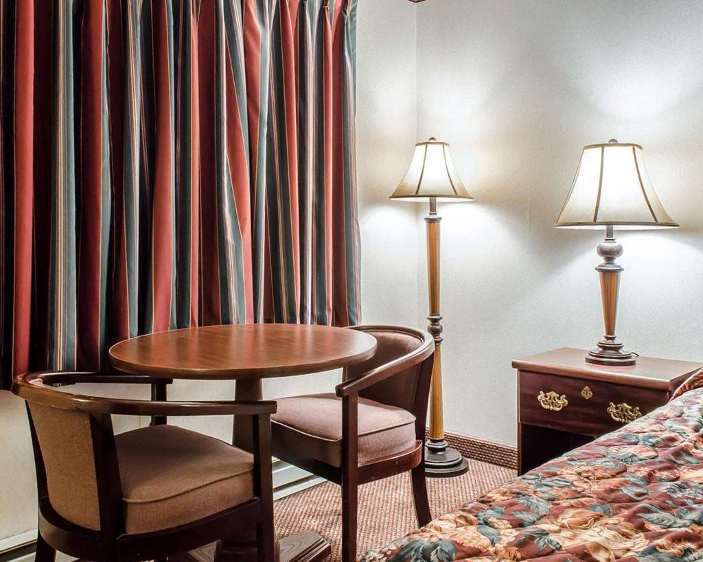 Econo Lodge Frackville - photo 17