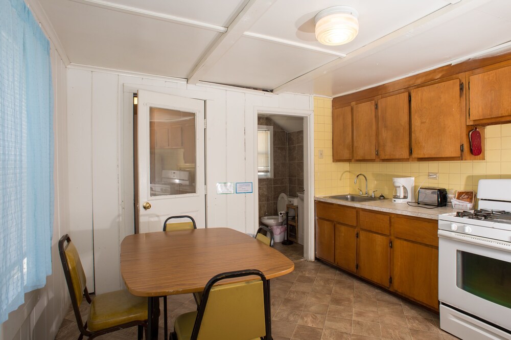 Nautical Motel and Suites - photo 29