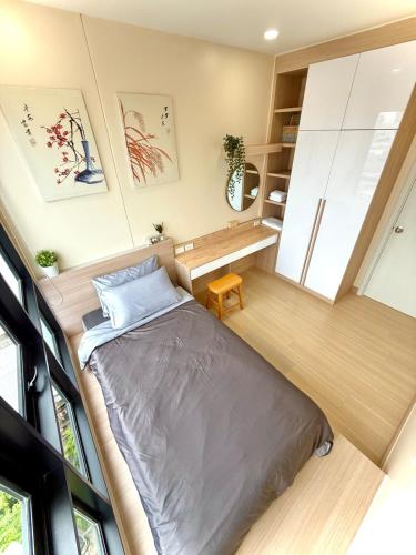 2BR Condo with Oldtown Bangkok Vibes Steps from Wongwian Yai