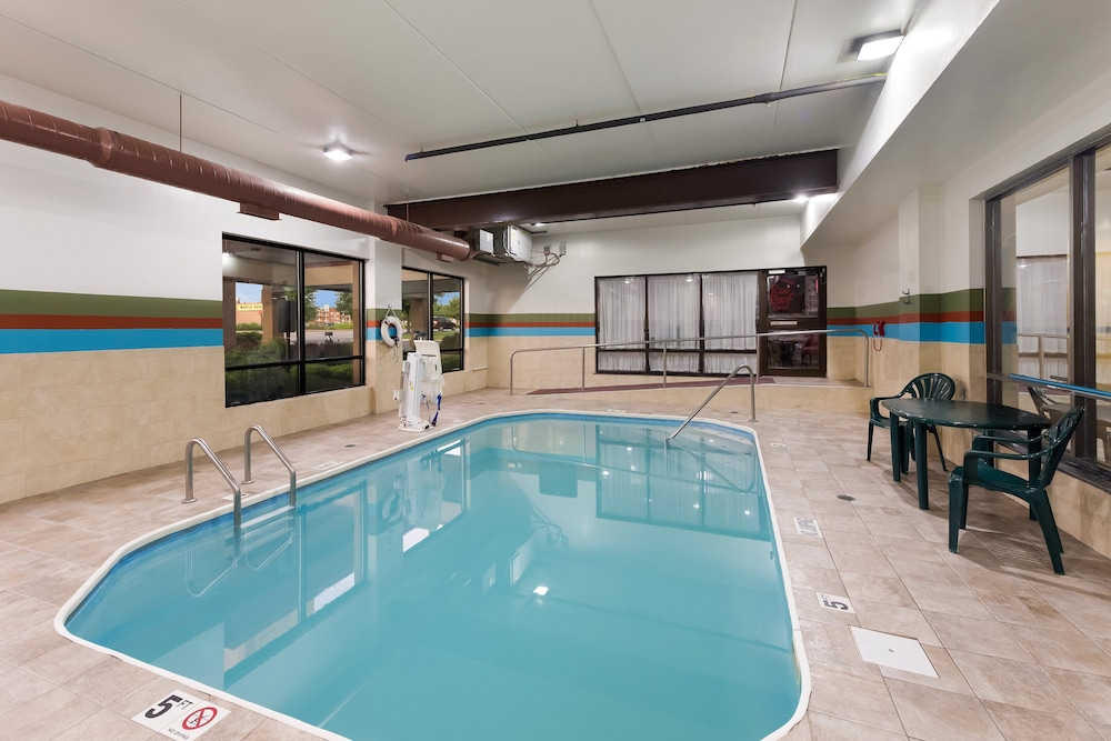 Red Roof Inn & Suites Columbus West Broad - photo 14
