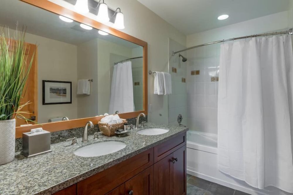 Luxury Ski in Ski out 3 Bedroom Mountain Resort Vacation Rental in the Heart of Snowmass Base Village - photo 30