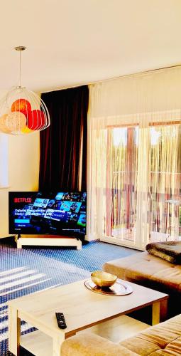 LAS SŁUPSKI PREMIUM BUSINESS APARTMENT NO 7 Wifi Netflix Smart TV50 two bedrooms two very large double beds living room double sofa workplace full pleasure quality of stay — 4-Star Luxury Hotel in Slupsk, Poland