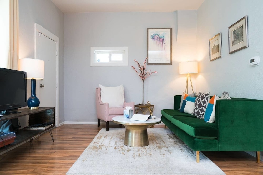 Sunnyside Retro Retreat Private Yard G Line - featured photo
