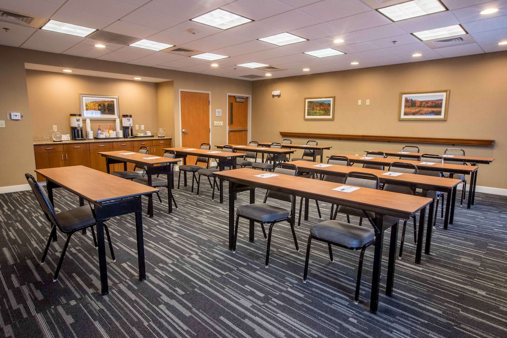 Hampton Inn & Suites Tilton - photo 47