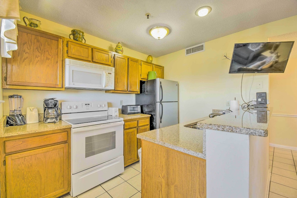 Homey Myrtle Beach Condo w Resort Amenities - photo 7