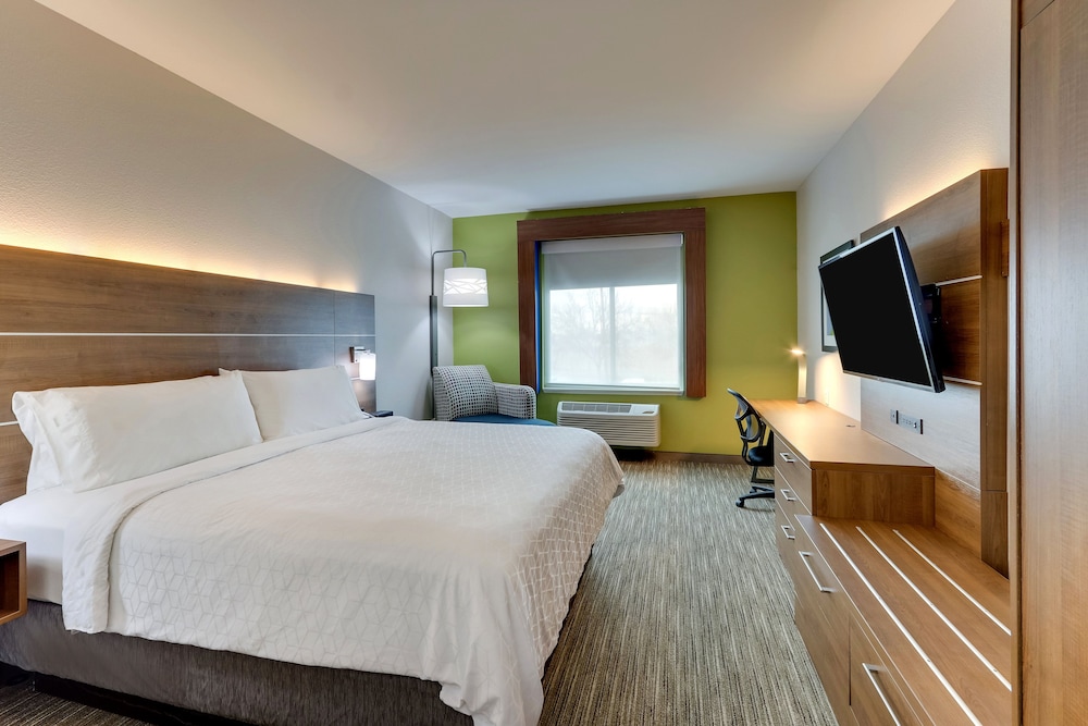 Holiday Inn Express & Suites Waxahachie by IHG - photo 19