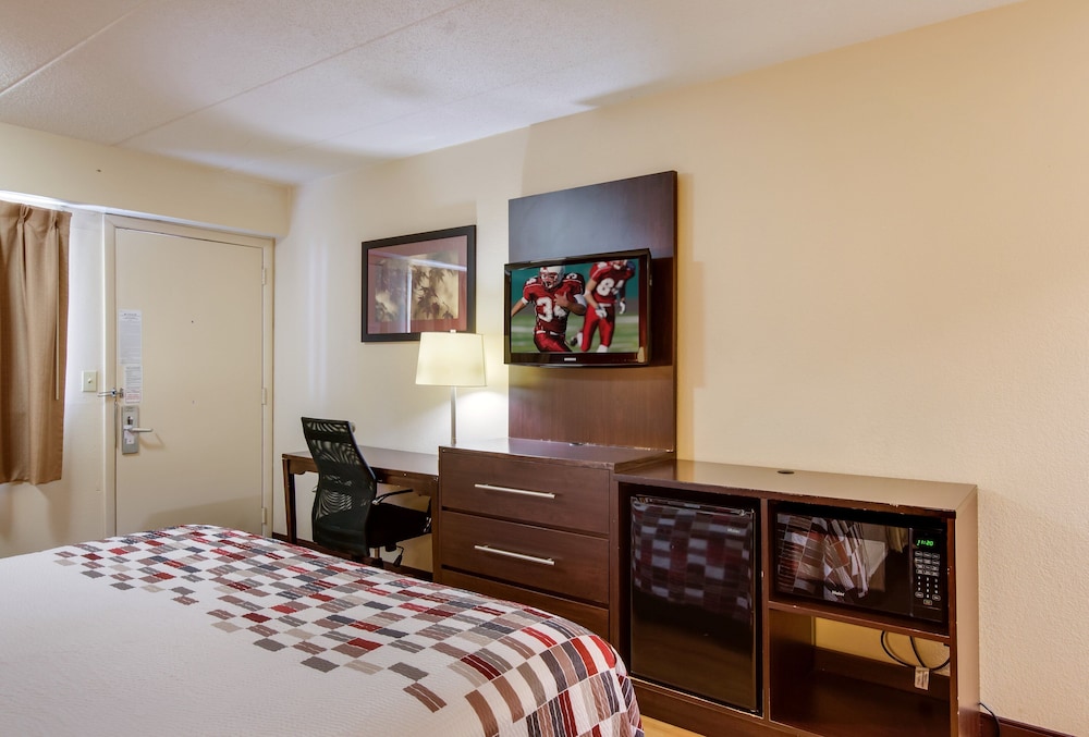 Red Roof Inn Grand Rapids Airport - photo 16