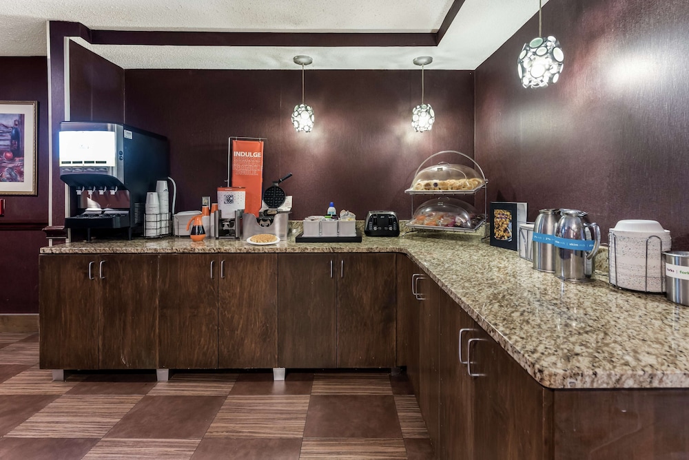 Hampton Inn by Hilton Columbus I 70E Hamilton Rd - photo 52