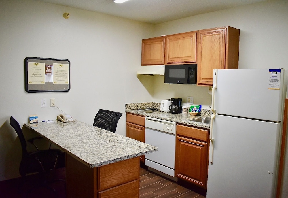 MainStay Suites Cedar Rapids North Marion - photo 34