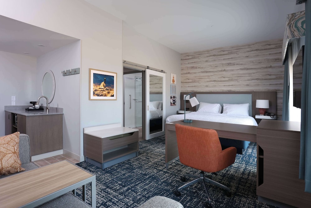 Hampton Inn & Suites Manistee Waterfront - photo 11