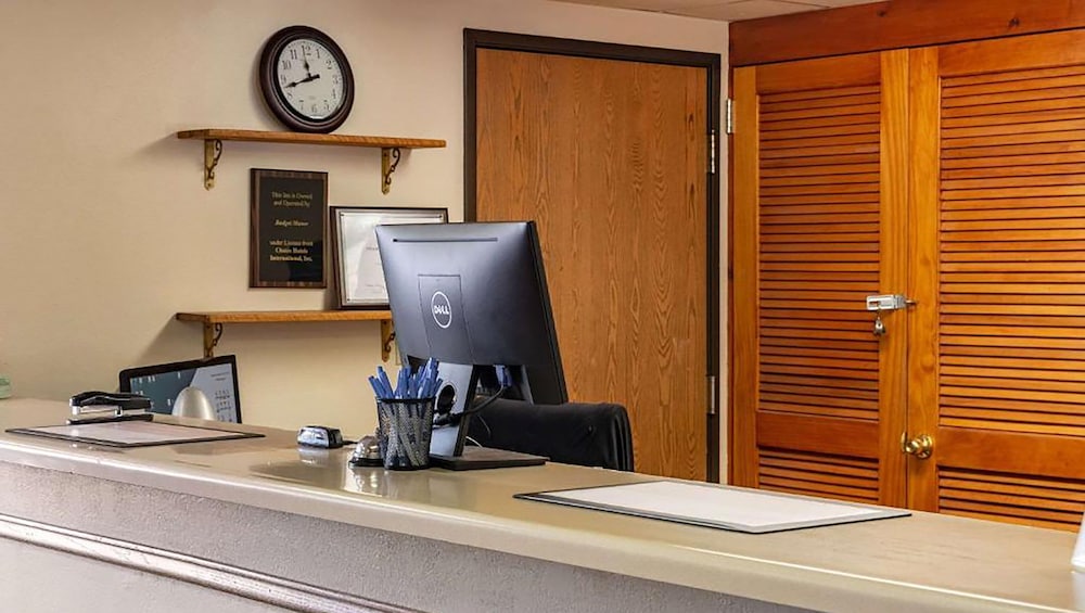 Magnuson Hotel Ironwood - photo 3