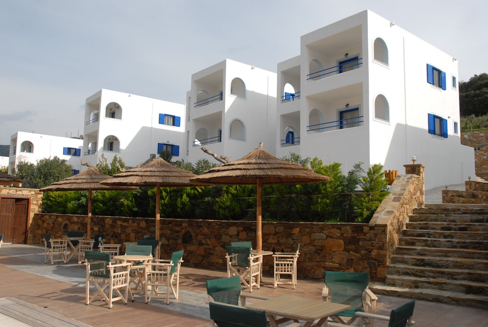 Alykes Hotel Apartments - carbon neutral hotel in Marmarion