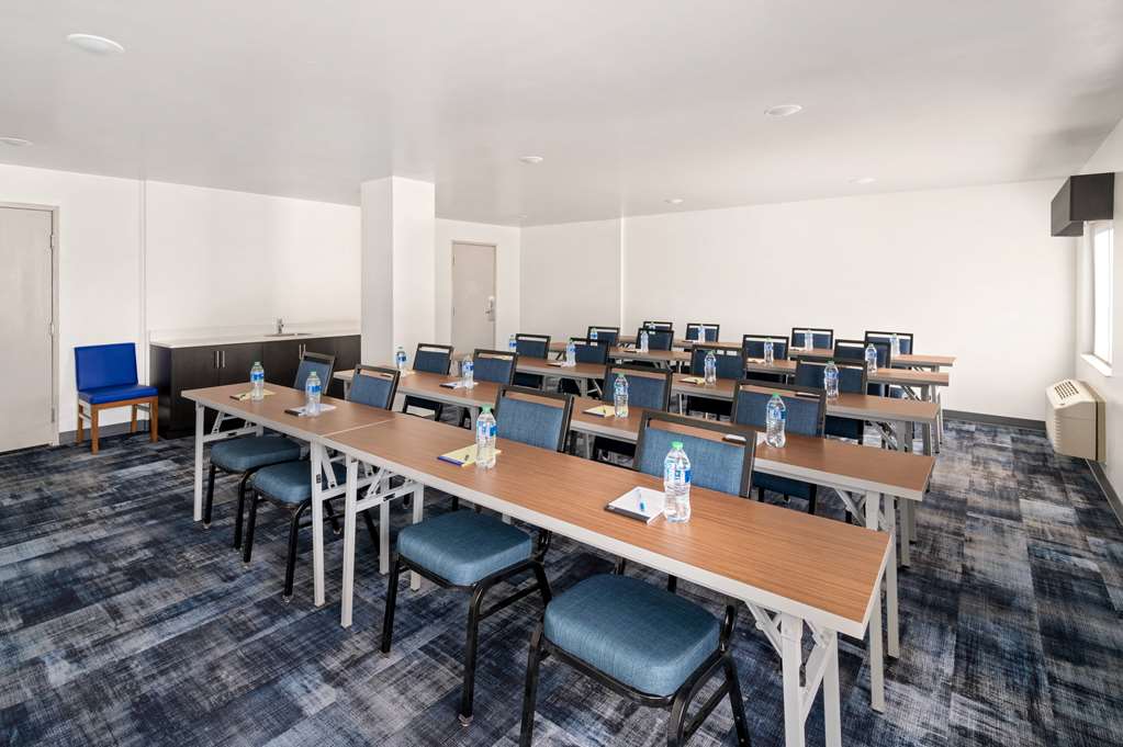 La Quinta Inn by Wyndham Columbus Dublin - photo 36