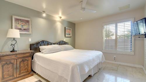 AZ Oasis Heated Pool & Spa Sport Court & Putting Greens Pool Table & Games Scottsdale in Scottsdale, United States