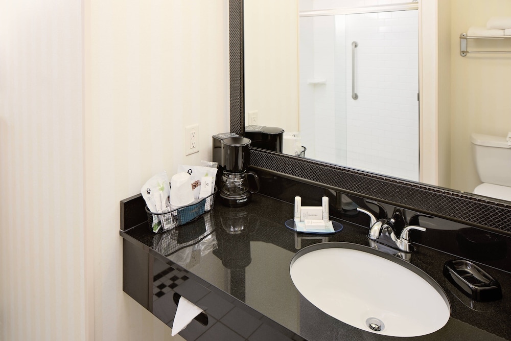 Fairfield Inn & Suites by Marriott Dallas Mansfield - photo 13