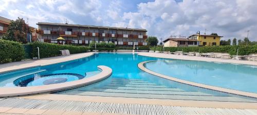 Casa Belvì Garden Appartement Lugana Sirmione — 4-Star Luxury Hotel in Sirmione, Italy