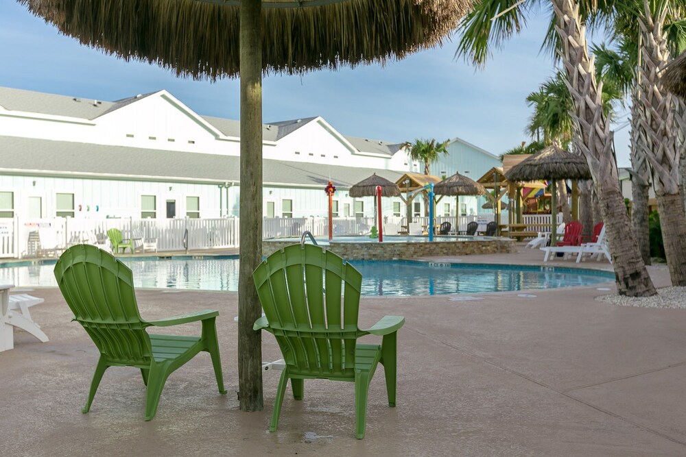 Nemo Cay Resort D142k Poolside - photo 38