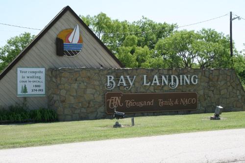 Bay Landing Camping Resort Deluxe Cabin 29 - photo 6