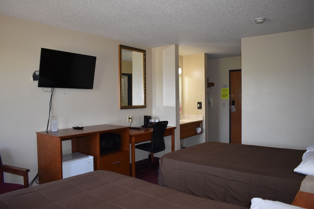 Heartland Hotel and Suites - photo 8