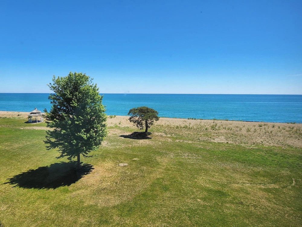 Illinois Beach Hotel - photo 18