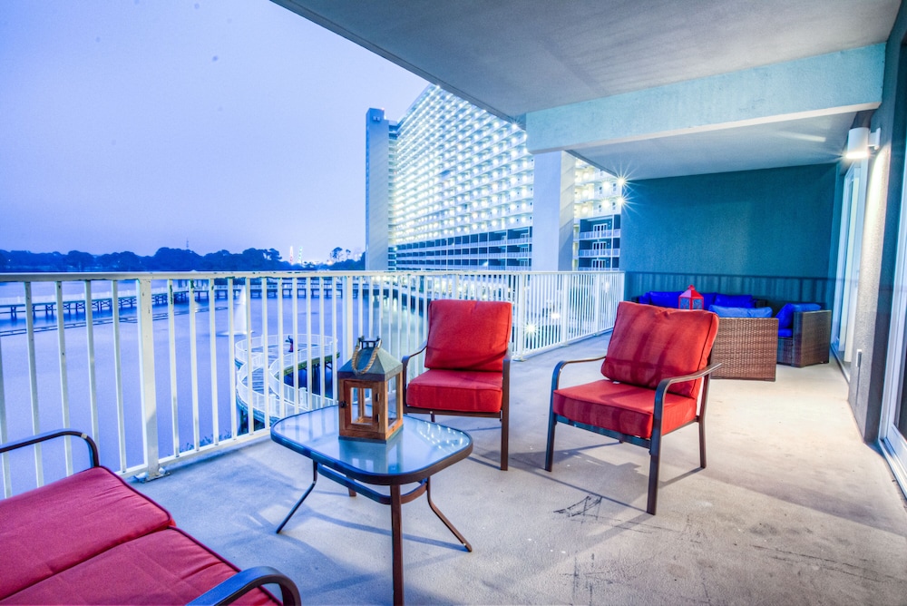 Laketown Wharf Resort by Aneliya's Rentals - photo 668