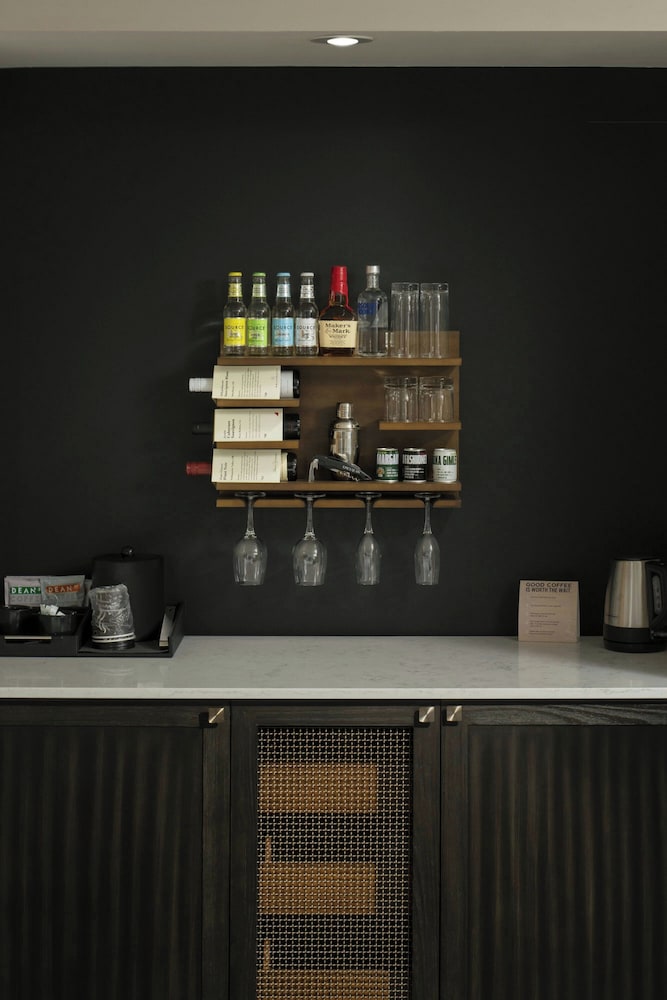 Epicurean Atlanta Autograph Collection - photo 11
