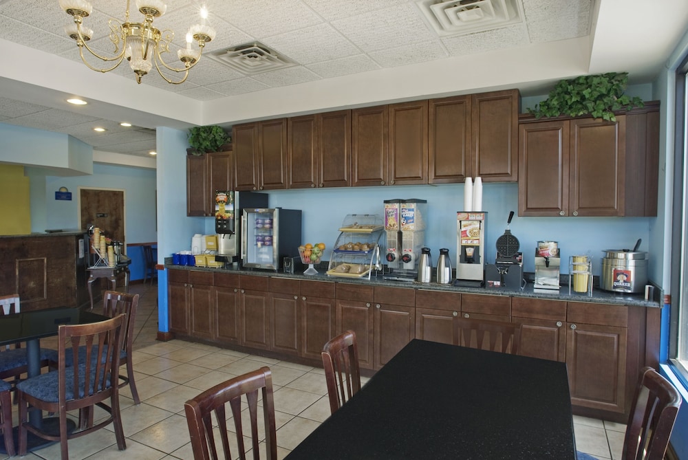 Days Inn by Wyndham Richmond Hill Savannah - photo 11