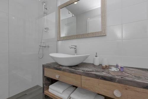 Apartments Strada Tučepi — 4-Star Luxury Hotel in Tucepi, Croatia
