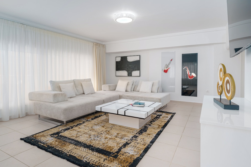 YourHostess — 4-Star Luxury Hotel in Athens, Greece