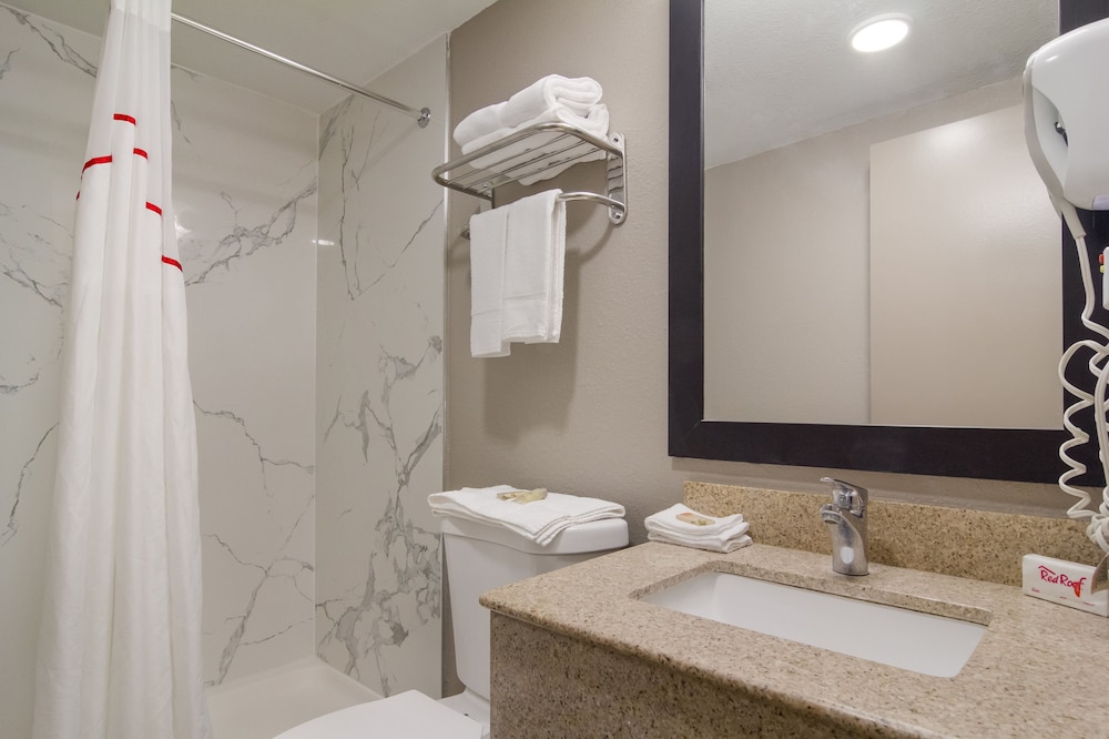 Red Roof Inn & Suites Brunswick I 95 - photo 21