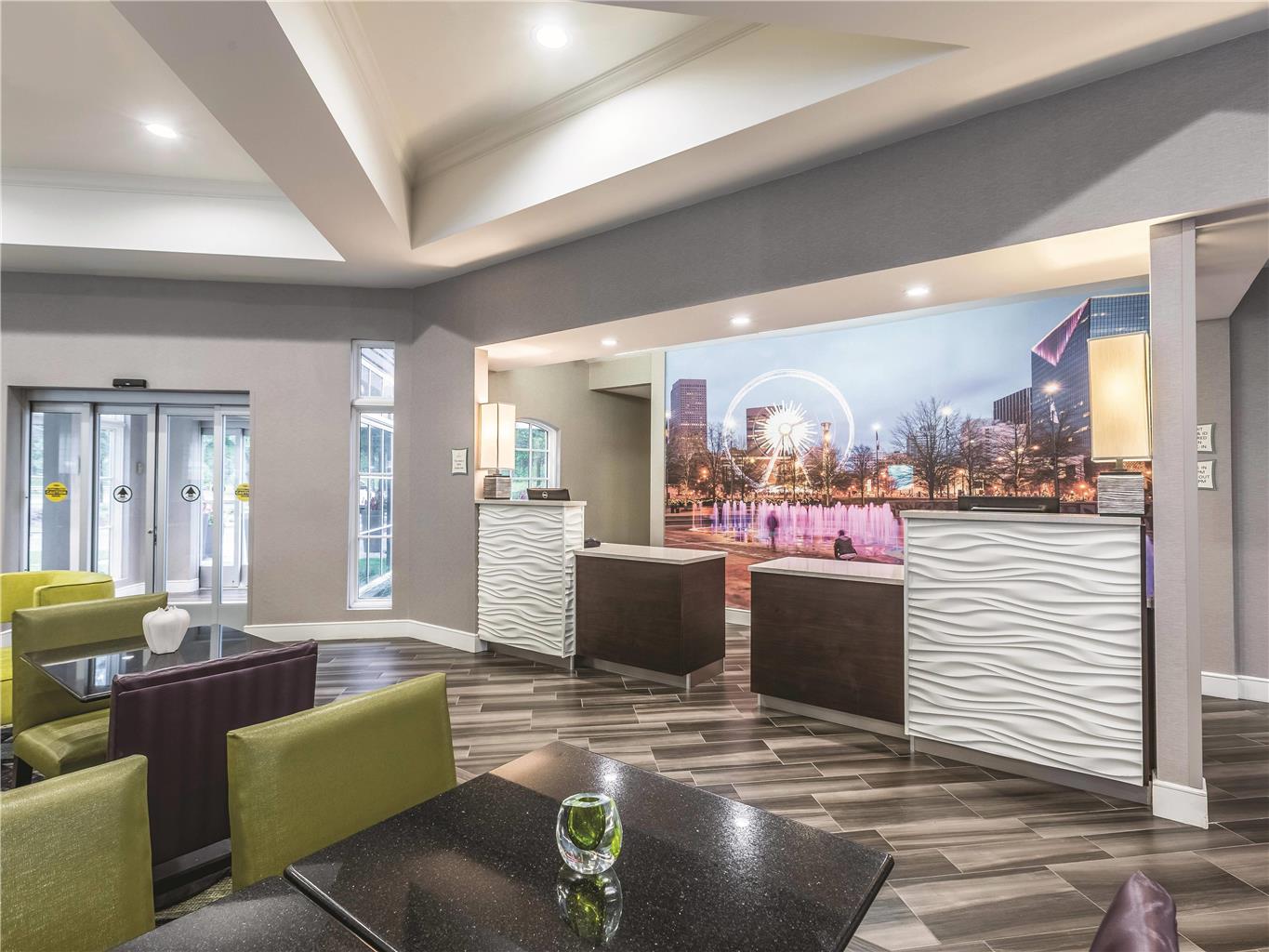 La Quinta Inn & Suites by Wyndham Atlanta Alpharetta - photo 7