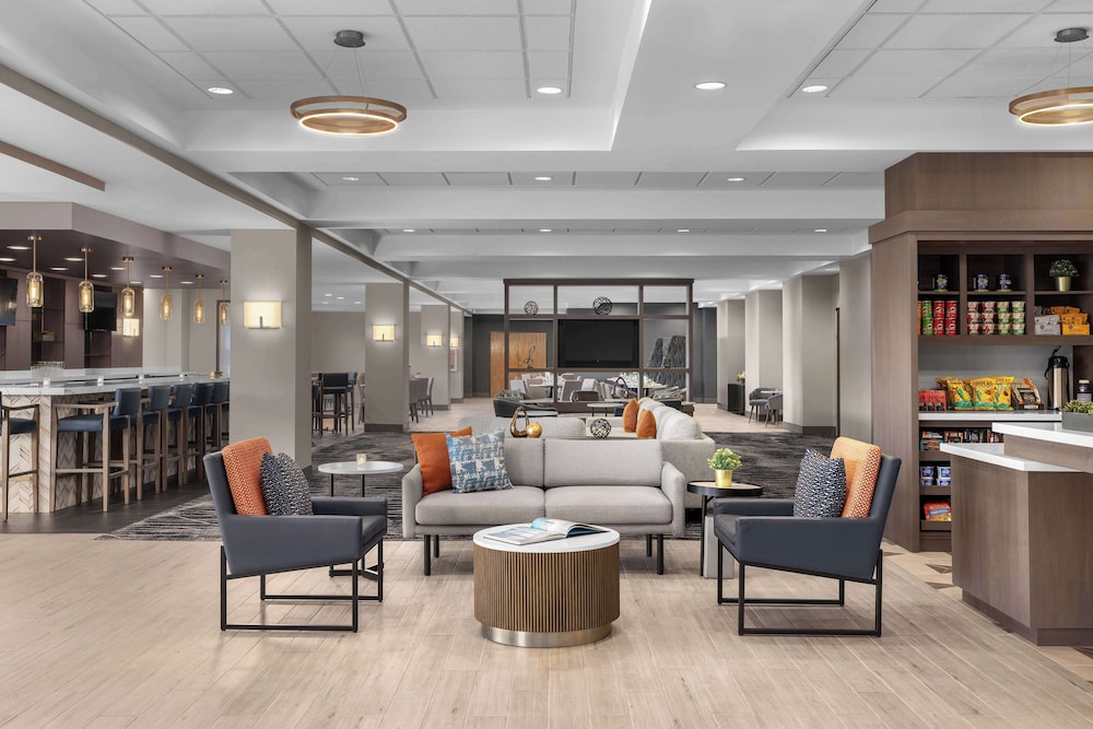 DoubleTree by Hilton Las Vegas Airport - photo 2